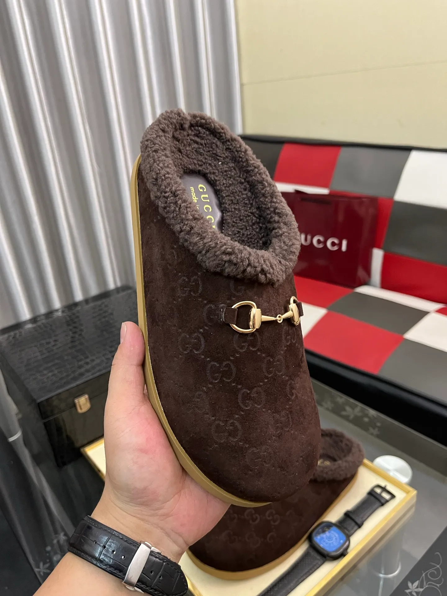 Men's shoes 💰400⌚️⌚️Gucci plush slippers GUCCI. Gucci women's real hair half-slippers Italian top cowhide Imported top quality leather water-dyed cowhide lining Original bronze gold horsebit Italian cowhide outsole Size: 35−442️⃣Colors available